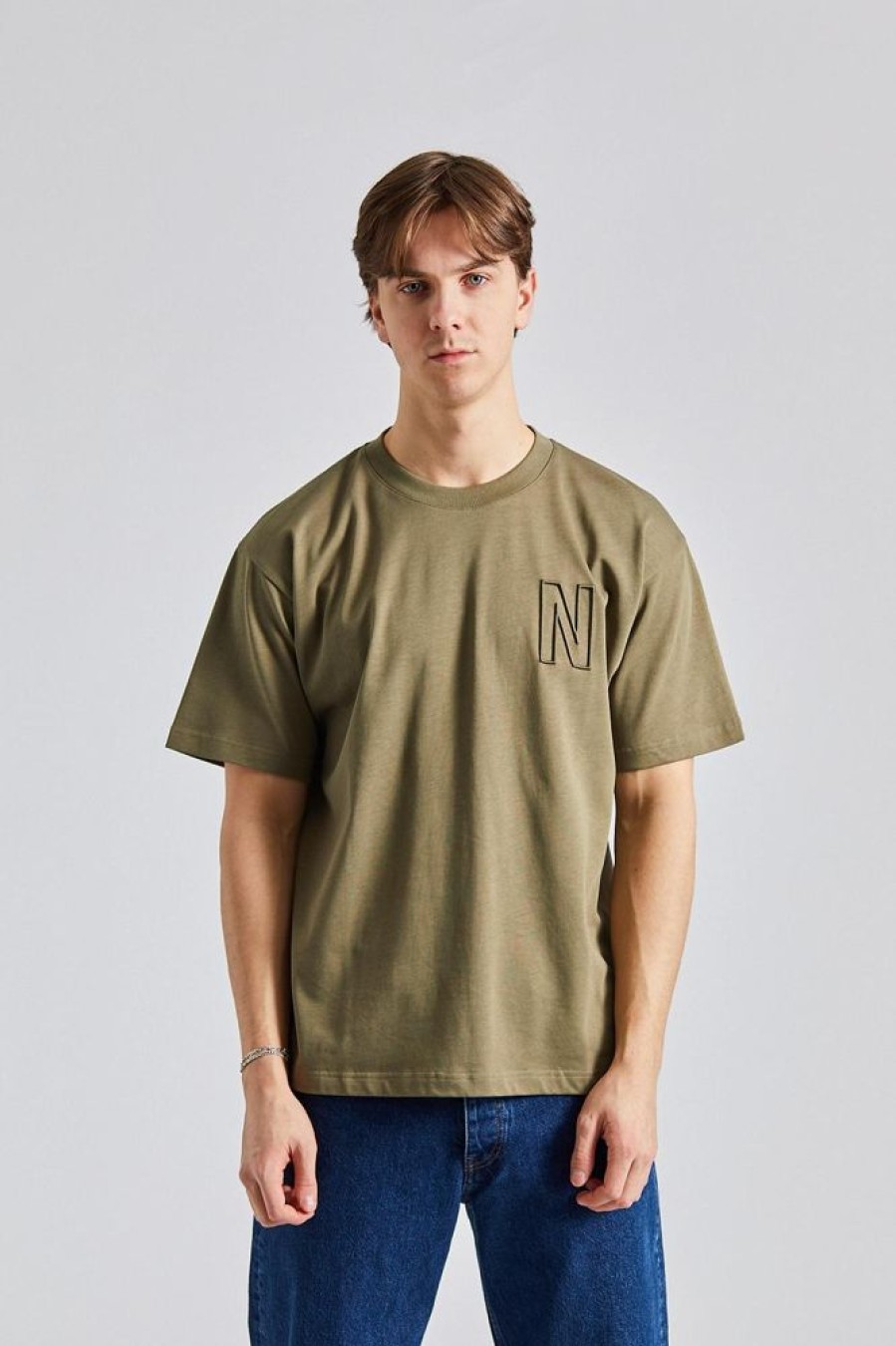 Herre Norse Projects T-Skjorter | Simon Loose Organic Heavy Jersey N Logo T-Shirt Sediment Green