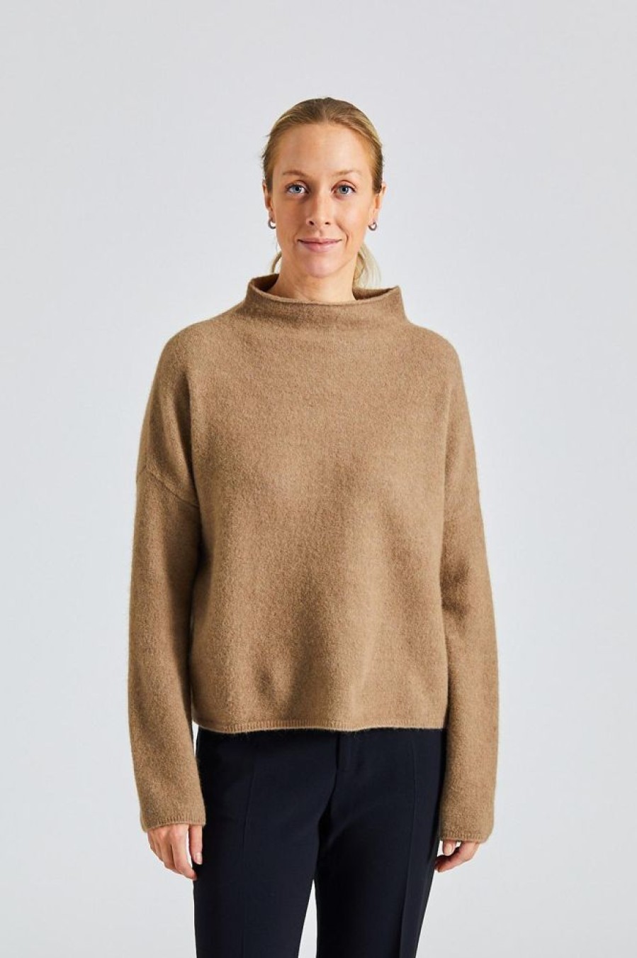 Dame Filippa K Gensere | Mika Yak Funnelneck Sweater Taupe