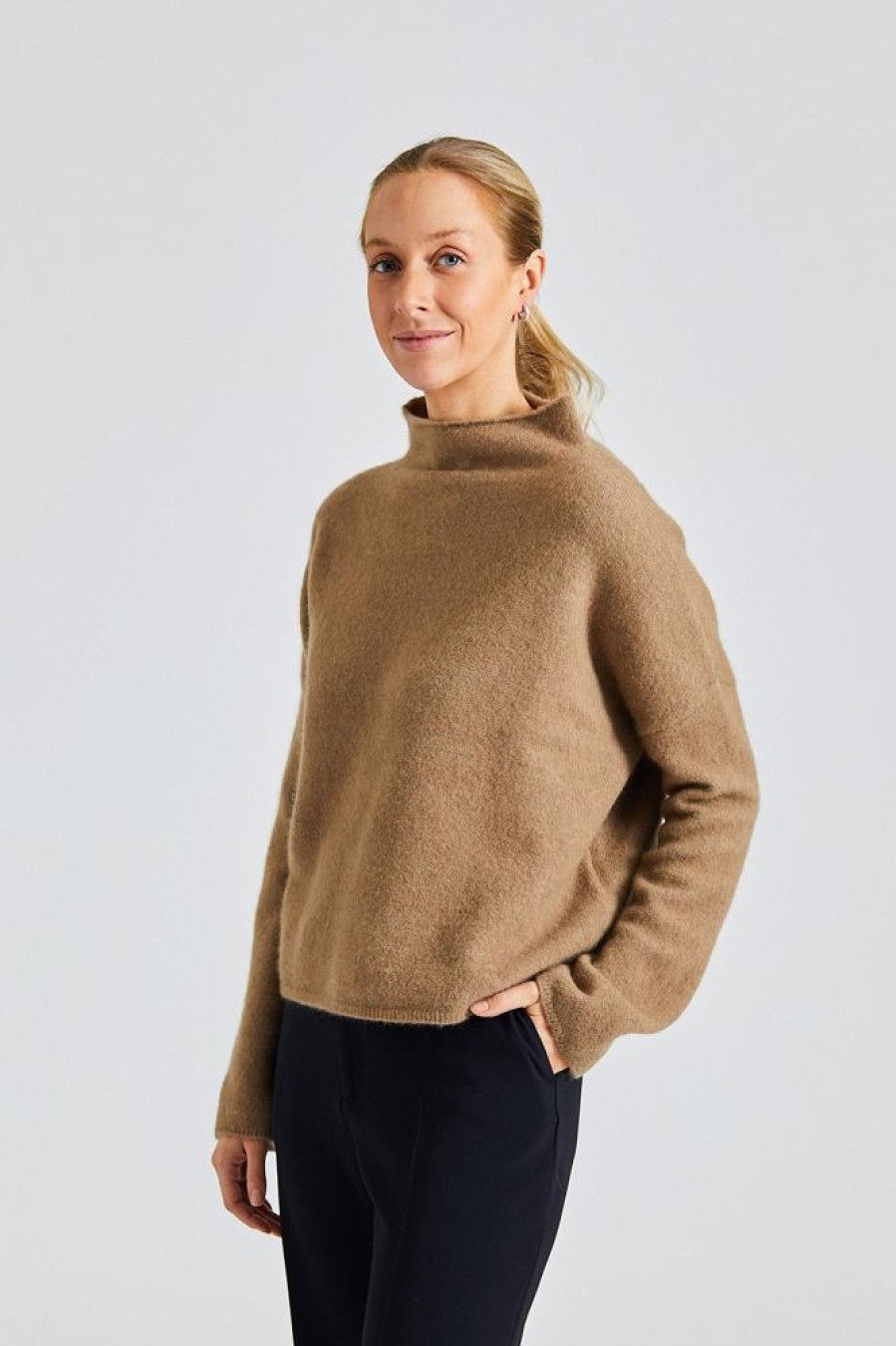 Dame Filippa K Gensere | Mika Yak Funnelneck Sweater Taupe