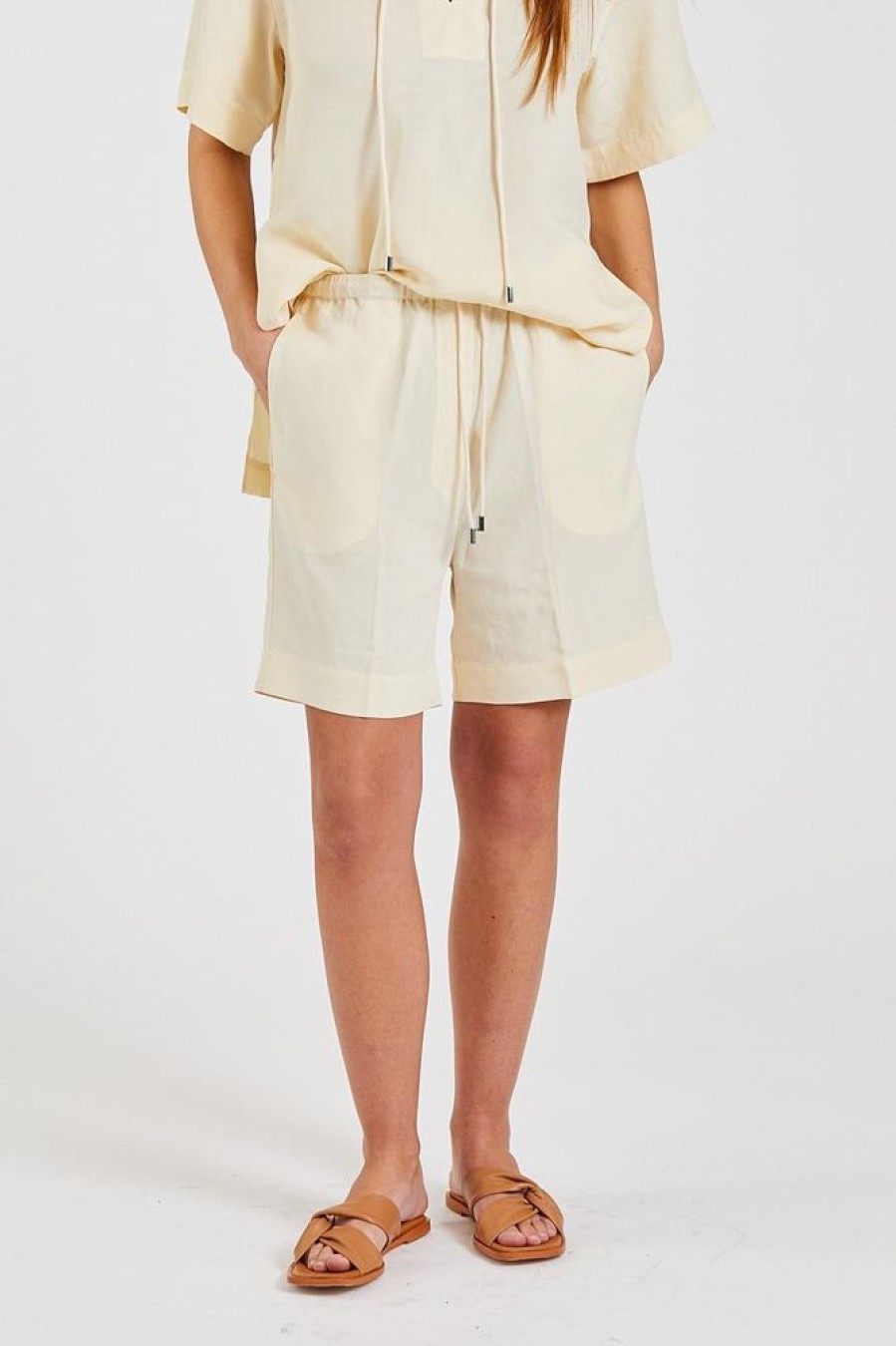 Dame Toteme Shorts | Press-Creased Drawstring Shorts Vanilla