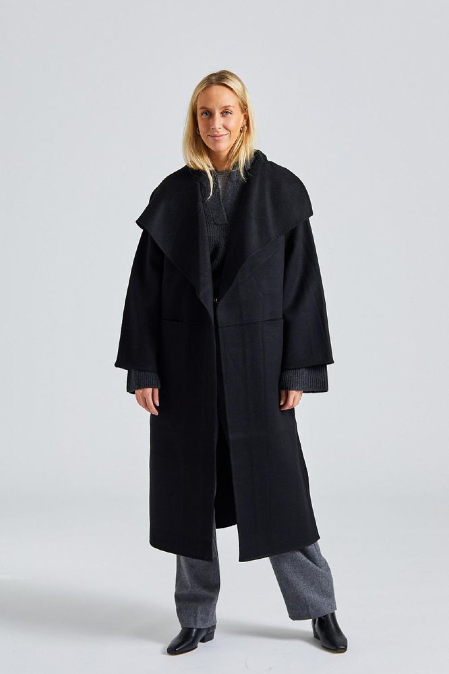 Dame Toteme Kaper | Signature Wool Cashmere Coat Black