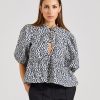 Dame Ganni Skjorter Og Bluser | Printed Cotton Peplum Blouse Egret