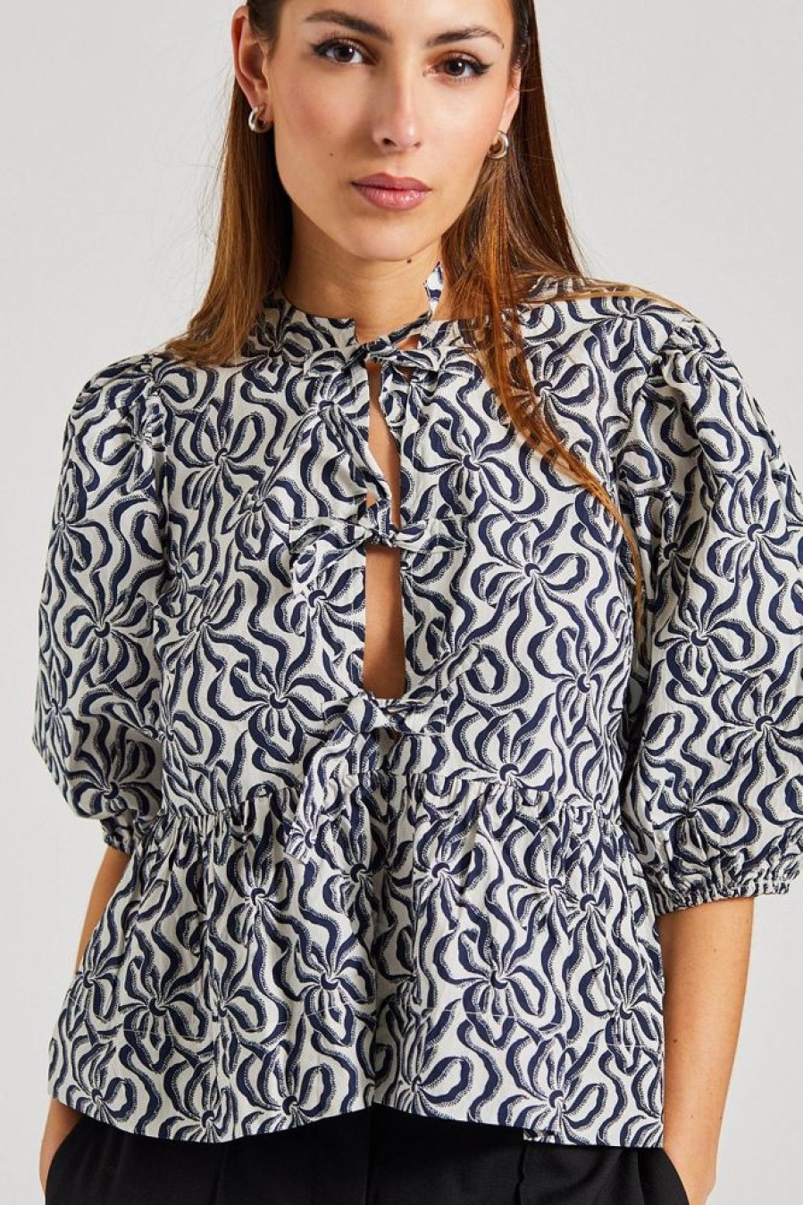 Dame Ganni Skjorter Og Bluser | Printed Cotton Peplum Blouse Egret