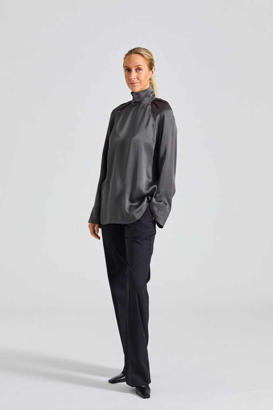 Dame Toteme Skjorter Og Bluser | High-Neck Crepe Blouse Lead