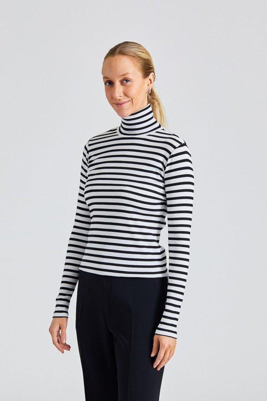 Dame Julie Josephine Gensere | Camilla Black White Stripe