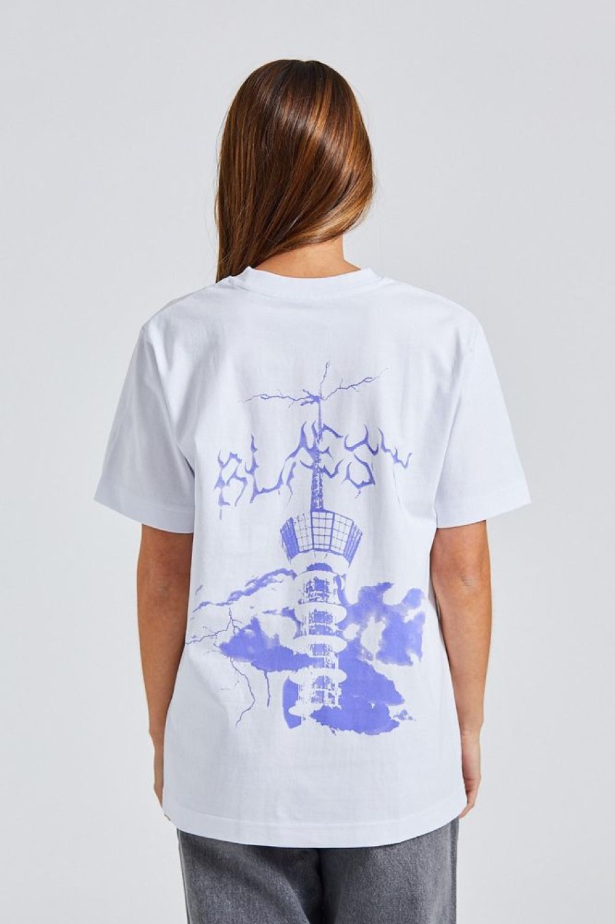 Dame Blæst T-Skjorter | Blaest X Retro Dark Clouds Tee White F